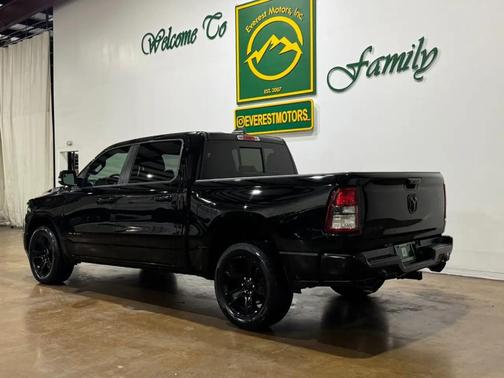 Diamond Black Crystal Pearlcoat 2020 RAM 1500 Lone Star