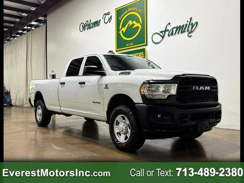 Bright White Clearcoat 2022 RAM 2500 Tradesman Crew Cab 4x4 8' Box