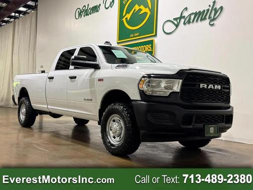 Bright White Clearcoat 2022 RAM 2500 Tradesman Crew Cab 4x4 8' Box