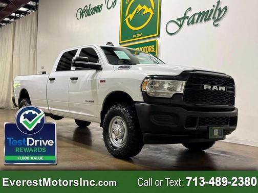 Bright White Clearcoat 2022 RAM 2500 Tradesman Crew Cab 4x4 8' Box