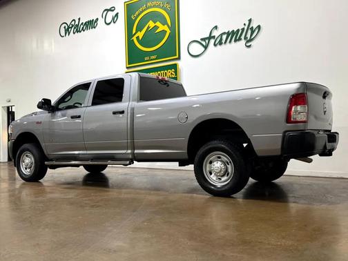 2022 RAM 2500 Tradesman Crew Cab 4x4 8' Box