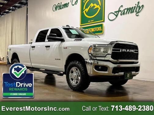 Bright White Clearcoat 2022 RAM 2500 Tradesman Crew Cab 4x4 8' Box