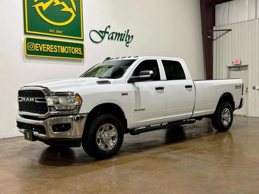 Bright White Clearcoat 2022 RAM 2500 Tradesman Crew Cab 4x4 8' Box