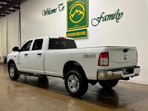 Bright White Clearcoat 2022 RAM 2500 Tradesman Crew Cab 4x4 8' Box