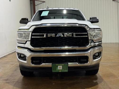 Bright White Clearcoat 2022 RAM 2500 Tradesman Crew Cab 4x4 8' Box