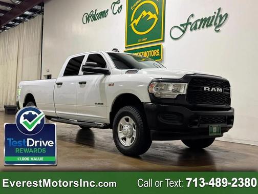 Bright White Clearcoat 2022 RAM 3500 Tradesman Crew Cab 4x4 8' Box