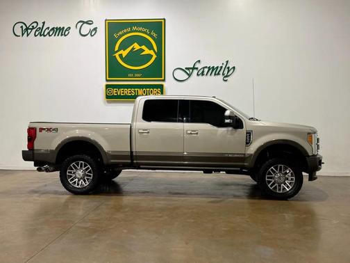 White Gold Metallic 2017 Ford F-250 KINGRANCH ULTIMATE 4X4 CC SHORT 6.7L DIESEL 1OWNER