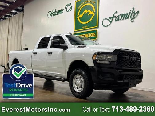 Bright White Clearcoat 2023 RAM 2500 Tradesman Crew Cab 4x4 8' Box