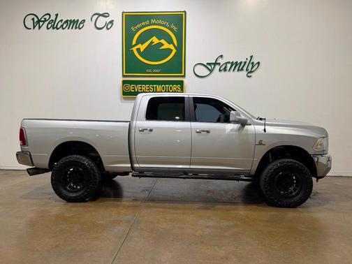 2017 RAM 2500 Laramie Crew Cab 4x4 6'4' Box
