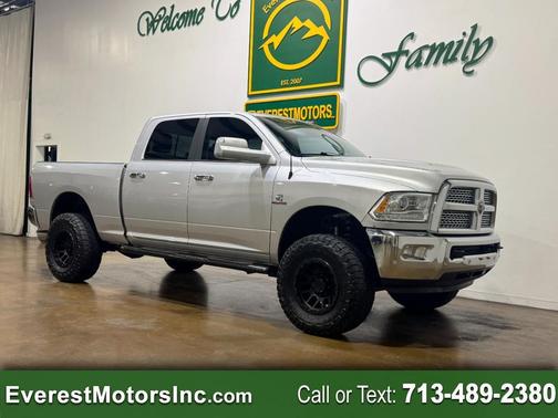 2017 RAM 2500 Laramie Crew Cab 4x4 6'4' Box