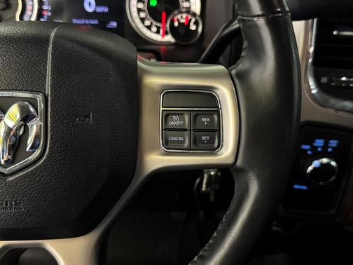 2017 RAM 2500 Laramie Crew Cab 4x4 6'4' Box
