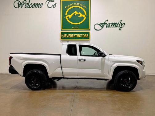 2024 Toyota Tacoma SR