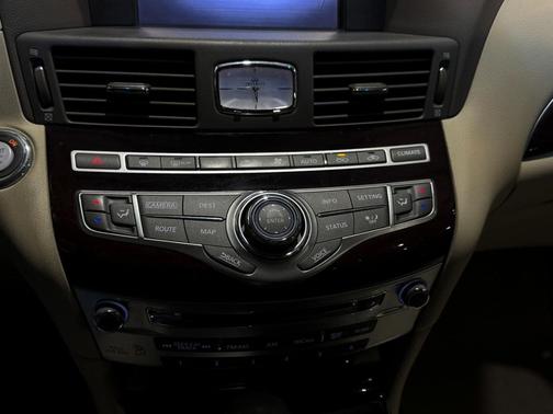 2016 INFINITI Q70 3.7X