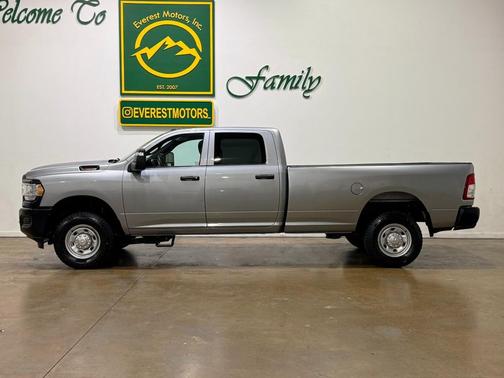 2023 RAM 2500 Tradesman Crew Cab 4x4 8' Box