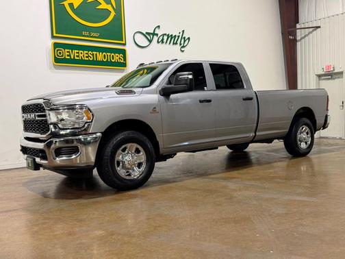 2023 RAM 2500 Tradesman Crew Cab 4x2 8' Box