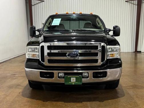 Black Clearcoat 2005 Ford F-350 Lariat