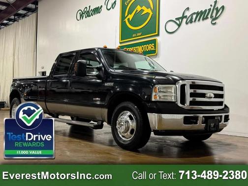 Black Clearcoat 2005 Ford F-350 Lariat