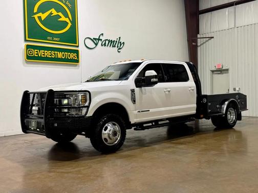 White 2018 Ford F-350 Lariat