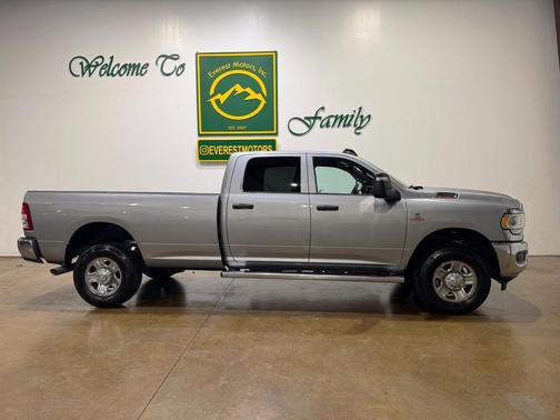 2024 RAM 2500 Tradesman Crew Cab 4x4 8' Box