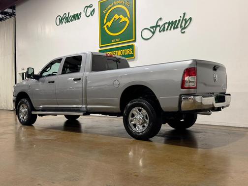 2024 RAM 2500 Tradesman Crew Cab 4x4 8' Box