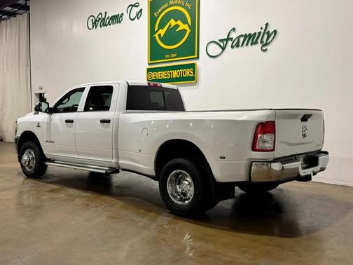 Bright White Clearcoat 2019 RAM 3500 Tradesman Crew Cab 4x4 8' Box
