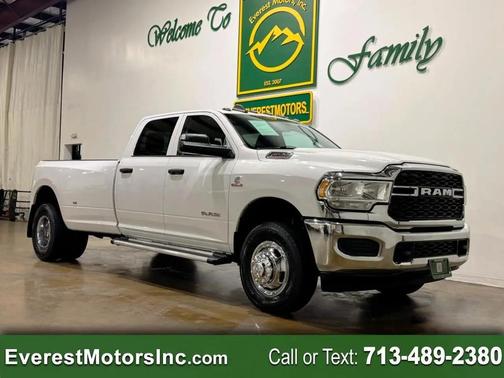 Bright White Clearcoat 2019 RAM 3500 Tradesman Crew Cab 4x4 8' Box