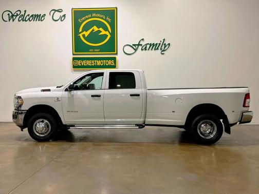 Bright White Clearcoat 2019 RAM 3500 Tradesman Crew Cab 4x4 8' Box