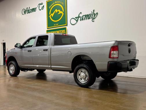 2022 RAM 2500 Tradesman Crew Cab 4x4 8' Box