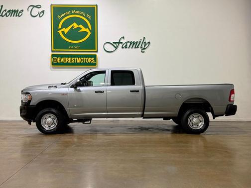 2022 RAM 2500 Tradesman Crew Cab 4x4 8' Box