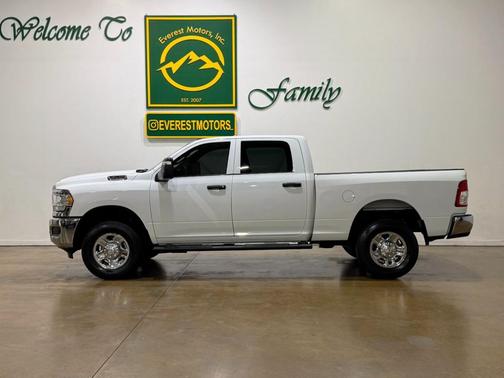 2024 RAM 2500 Tradesman Crew Cab 4x4 6'4' Box