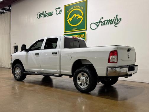2024 RAM 2500 Tradesman Crew Cab 4x4 6'4' Box