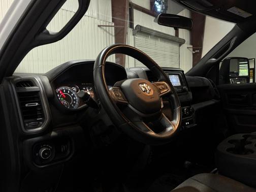 2024 RAM 2500 Tradesman Crew Cab 4x4 6'4' Box