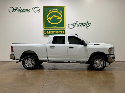 2024 RAM 2500 Tradesman Crew Cab 4x4 6'4' Box