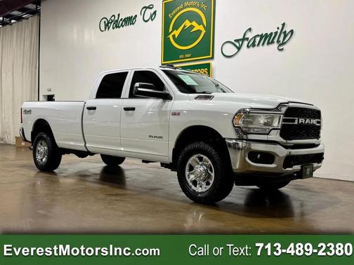 2022 RAM 2500 Tradesman Crew Cab 4x4 8' Box