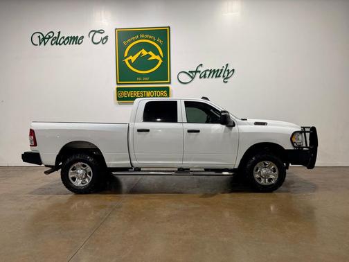 2023 RAM 2500 Tradesman Crew Cab 4x4 6'4' Box