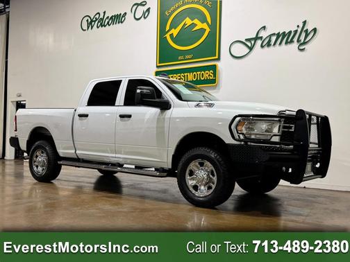 2023 RAM 2500 Tradesman Crew Cab 4x4 6'4' Box