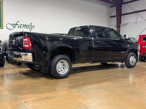 2020 RAM 3500 Laramie Crew Cab 4x4 8' Box
