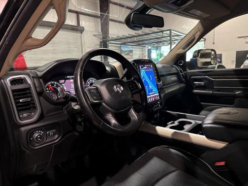 2020 RAM 3500 Laramie Crew Cab 4x4 8' Box