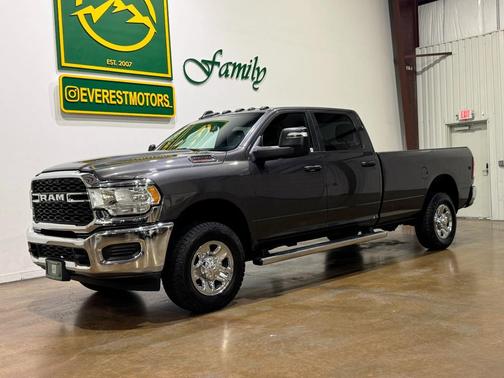 2024 RAM 2500 Tradesman Crew Cab 4x4 8' Box