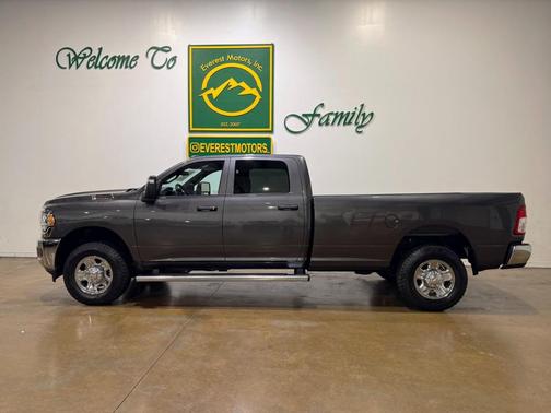 2024 RAM 2500 Tradesman Crew Cab 4x4 8' Box