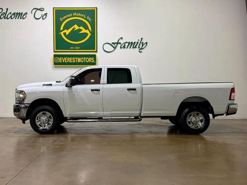 Bright White Clearcoat 2023 RAM 2500 Tradesman Crew Cab 4x4 8' Box
