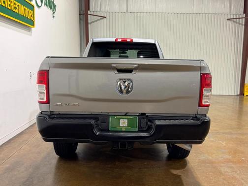 2022 RAM 2500 Tradesman Crew Cab 4x4 8' Box