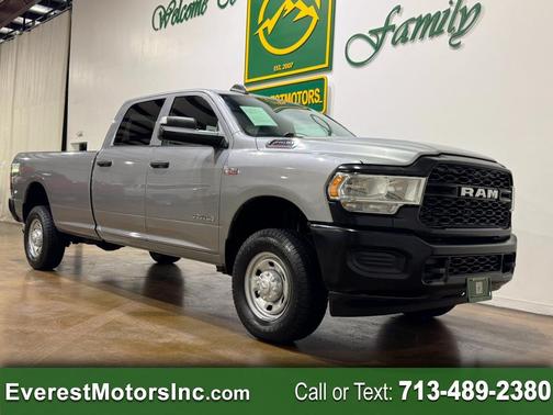 2022 RAM 2500 Tradesman Crew Cab 4x4 8' Box