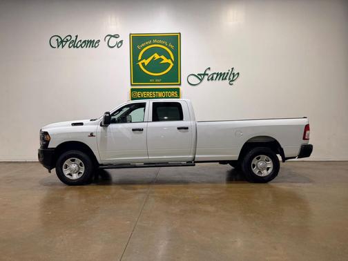 2024 RAM 2500 Tradesman Crew Cab 4x4 8' Box