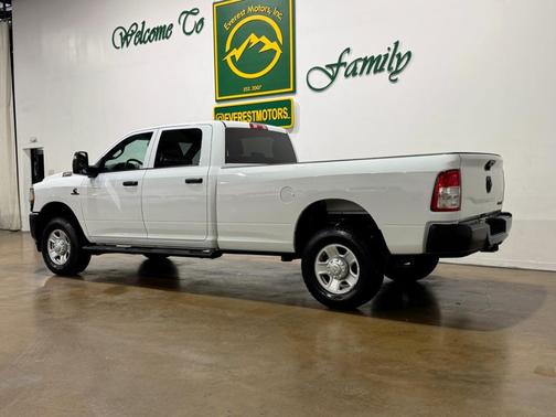 2024 RAM 2500 Tradesman Crew Cab 4x4 8' Box