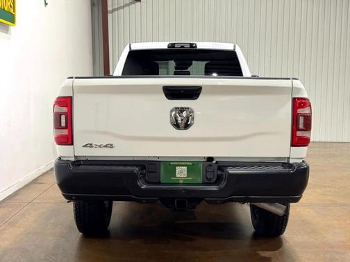 2022 RAM 2500 Tradesman Crew Cab 4x4 8' Box