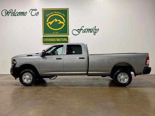 2023 RAM 2500 Tradesman Crew Cab 4x4 8' Box