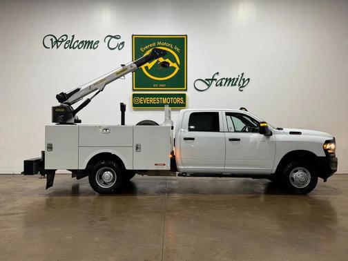 White 2024 RAM 3500 Tradesman/SLT/Laramie/Limited