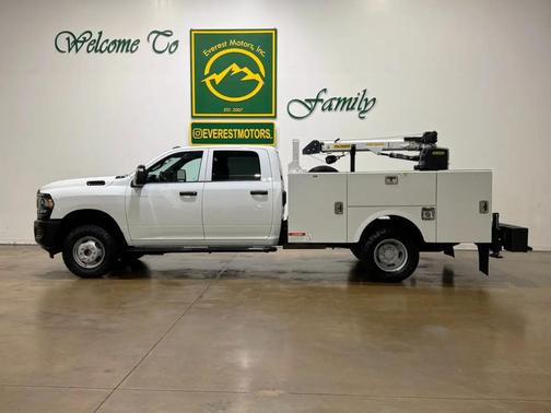 White 2024 RAM 3500 Tradesman/SLT/Laramie/Limited