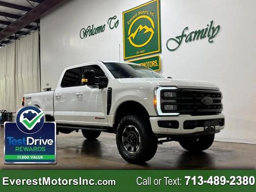 Star White Metallic Tri-Coat 2024 Ford F-250 Lariat